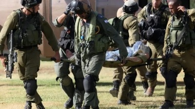 إسعاف جنود إسرائيليين في قطاع غزة (الأوروبية)