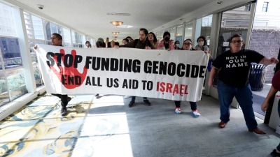 تضامناً مع غزة.. متظاهرون يقتحمون فندقا في كاليفورنيا استضاف بايدن | فيديو