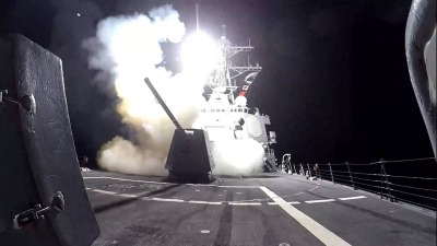 القوات المركزية الأميركية تعلن قصف قاربا مسيرا وصاروخا مضادا للسفن قرب اليمن