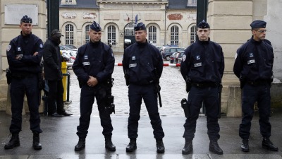 عناصر من الشرطة الفرنسية في العاصمة باريس - AFP