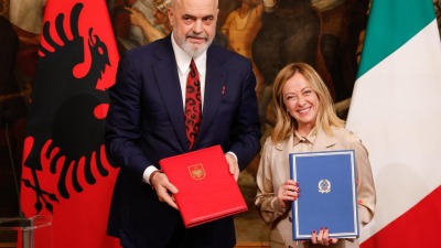 إيطاليا وألبانيا
