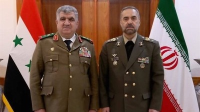 وزير الدفاع في حكومة النظام علي عباس و وزير الدفاع الإيراني حميد رضا أشتياني