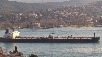 ناقلة النفط الخام بولوكس التي ترفع علم بنما تعبر مضيق البوسفور في إسطنبول، تركيا، في 3 فبراير 2024، في هذه الصورة الثابتة المأخوذة من الفيديو.