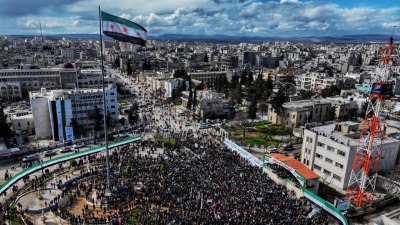 مظاهرة في مدينة إدلب بذكرى الثورة - (عبد الرحمن كريج)