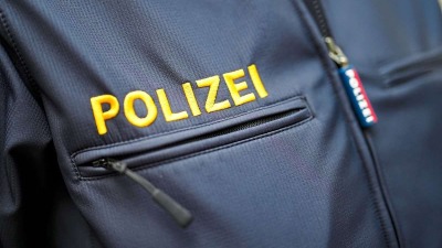شرطي نمساوي يوجه عبارات عنصرية خلال توقيف شابين سوريين