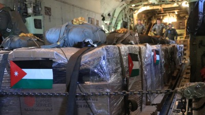 الأردن ينفذ 8 إنزالات لمساعدات على غزة مع دول "شقيقة وصديقة"