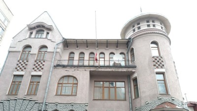 سفارة النظام السوري في موسكو تنكّس علمها - متداول