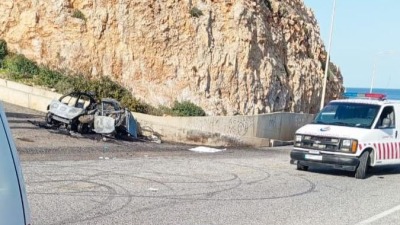 قتل 3 أشخاص بغارة لطائرة مسيرة إسرائيلية، استهدفت سيارة على طريق الناقورة جنوب لبنان، اليوم السبت.