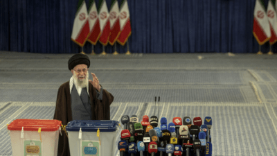 "فوز البطاقة الفارغة" سيرك إيران الانتخابي