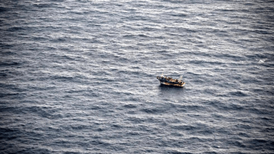 عائلة سورية تلقي جثة طفلها في البحر خلال رحلتهم إلى قبرص اليونانية