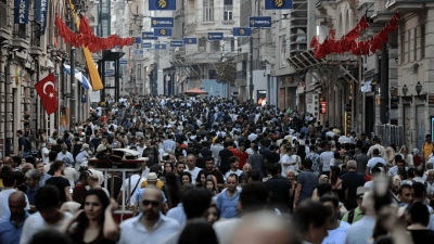 شارع الاستقلال وسط إسطنبول