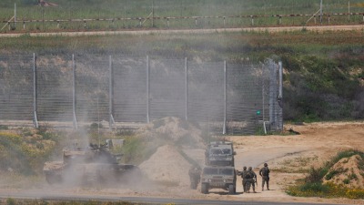جنود من جيش الاحتلال قرب حدود قطاع غزة ـ رويترز