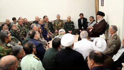 المرشد الأعلى الإيراني آية الله خامنئي يجتمع مع قادة القوات المسلحة الإيرانية في طهران