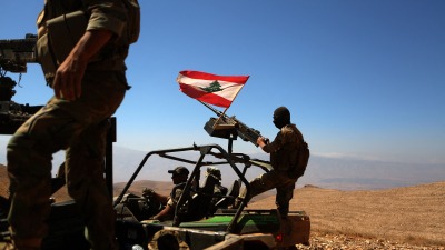 أفراد من الجيش اللبناني قرب الحدود السورية - اللبنانية / AFP