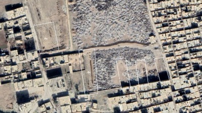 النظام السوري يخفي مقابر جماعية في السيدة زينب عبر طمرها بالنفايات والركام | صور GKkcejqWoAEL8ou