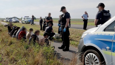 الشرطة الألمانية توقف 18 رجلاً وامرأة من سوريا بالقرب من الحدود البولندية (د ب أ)