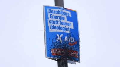 لوحة تحمل عبارة مناهضة لحزب البديل من أجل ألمانيا
