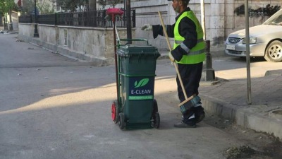 إضراب لعمال النظافة في إدلب احتجاجاً على سياسة شركة "E-Clean"