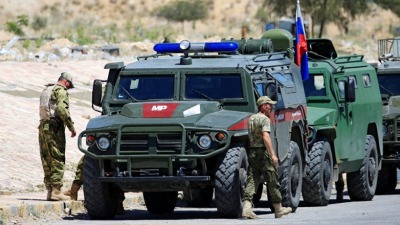 قوات روسية تزيل حاجزاً لـ "الفرقة الرابعة" في درعا